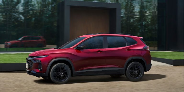 Chevrolet Tracker RS 2026 agora oferece acabamento preto solicitado por clientes