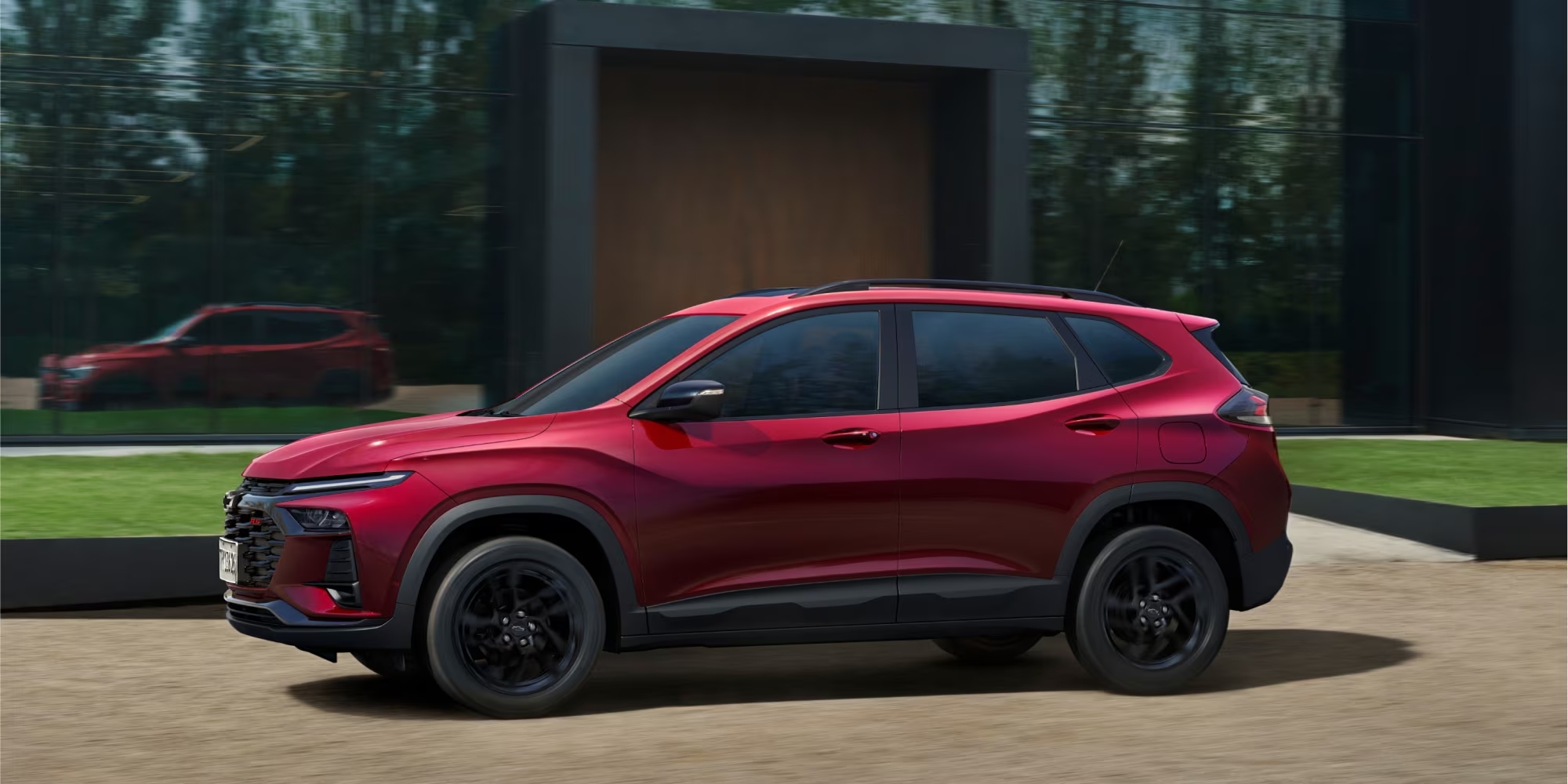 Chevrolet Tracker RS 2026 agora oferece acabamento preto solicitado por clientes