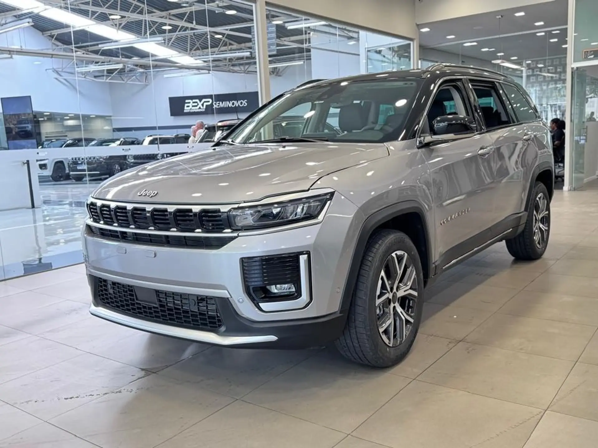 Jeep Commander Limited 2026 tem desconto de R$ 28.126 para CNPJ em janeiro