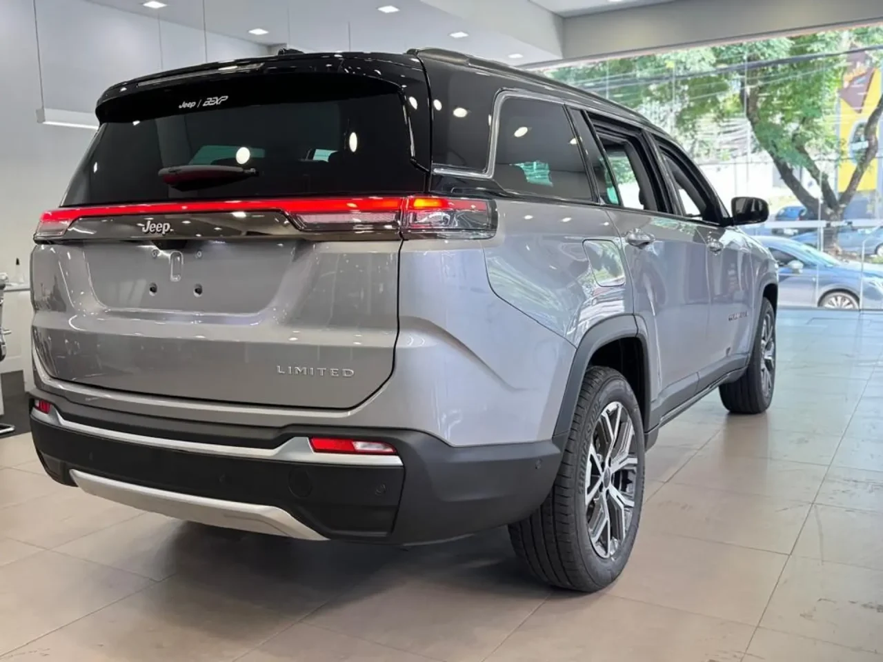 Jeep Commander Limited 2026 tem desconto de R$ 28.126 para CNPJ em janeiro