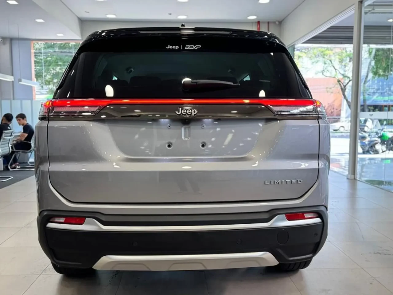 Jeep Commander Limited 2026 tem desconto de R$ 28.126 para CNPJ em janeiro