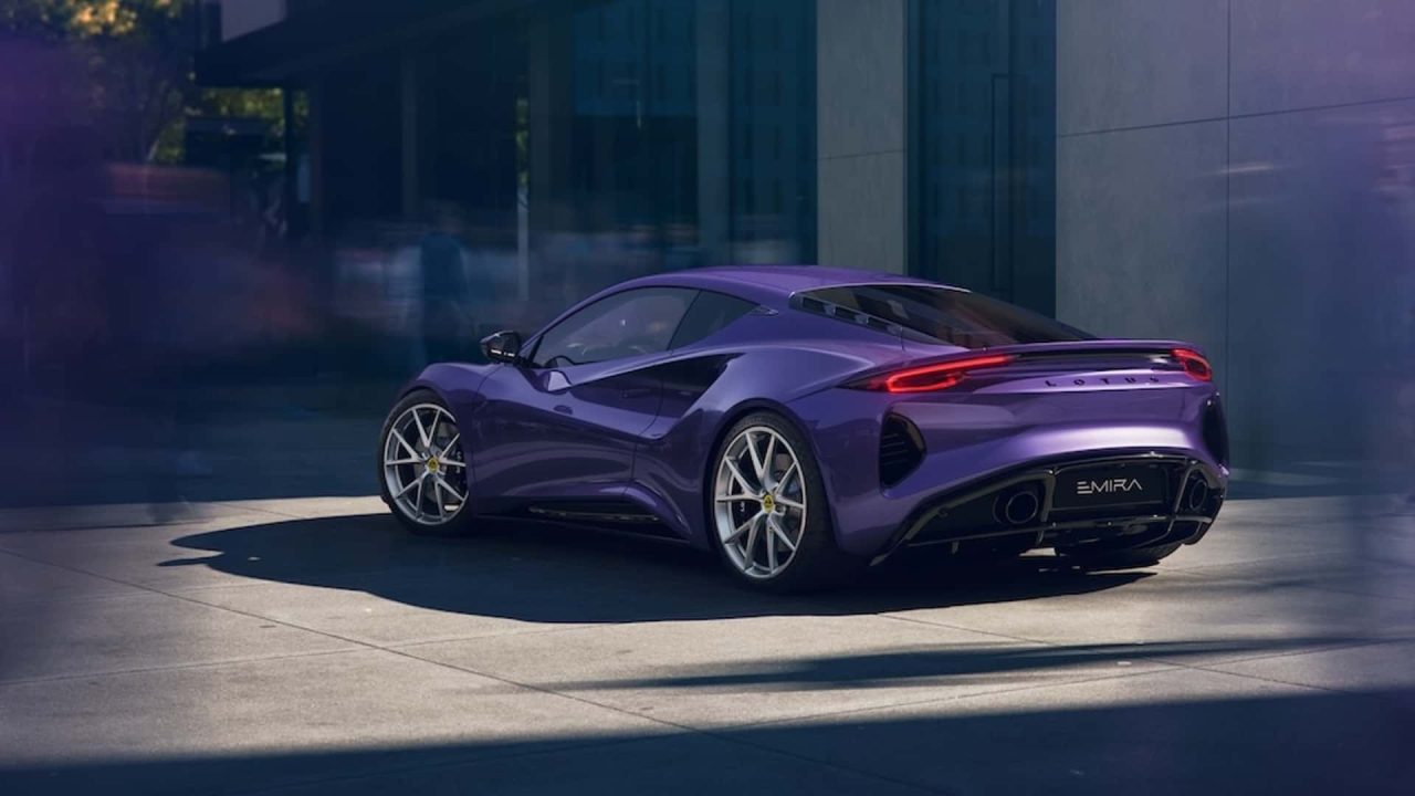 Marca britânica Lotus desembarca no Brasil para disputar mercado com a Porsche