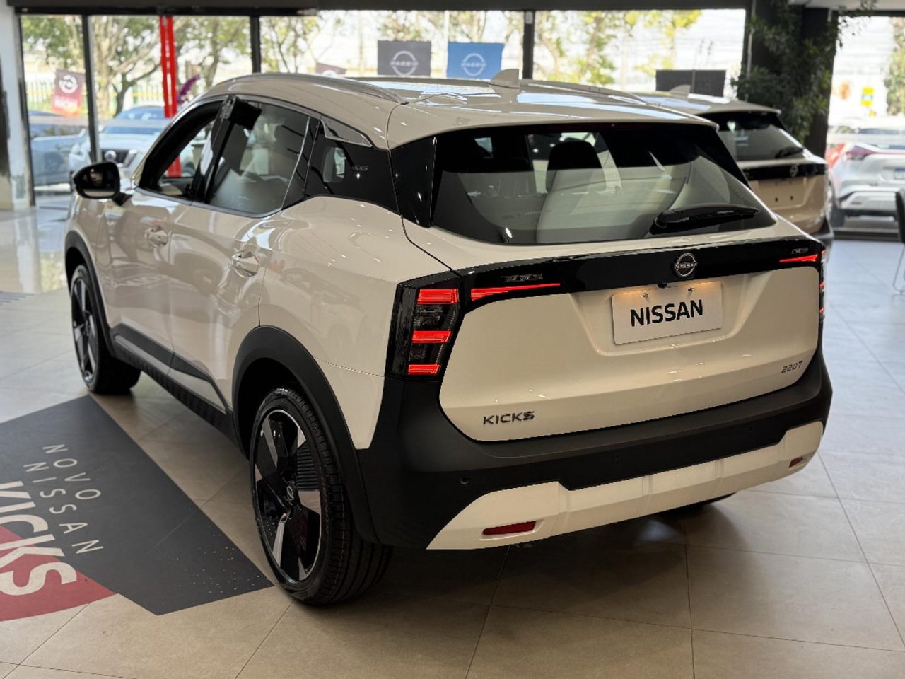 Nissan Kicks Exclusive 2026 tem redução de R$ 24.200 e sai por menos que o Fastback