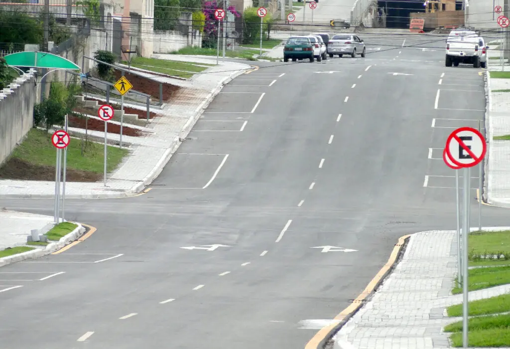 Código de Trânsito explica quando é parada e quando é estacionamento