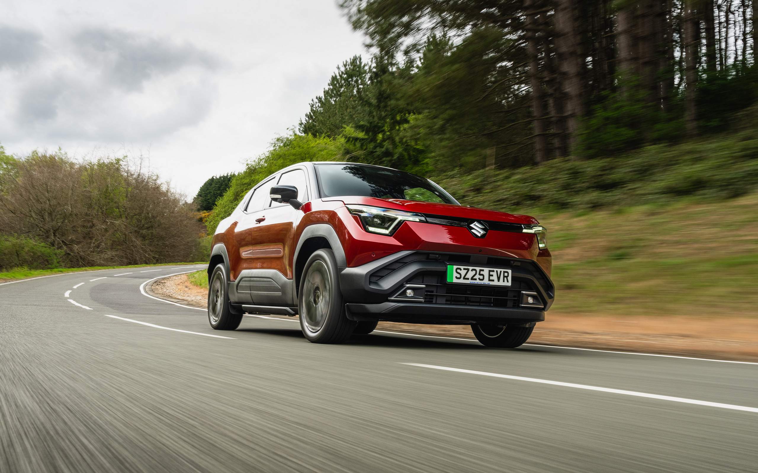 Suzuki lança Vitara elétrico no Brasil com tração 4×4 até março