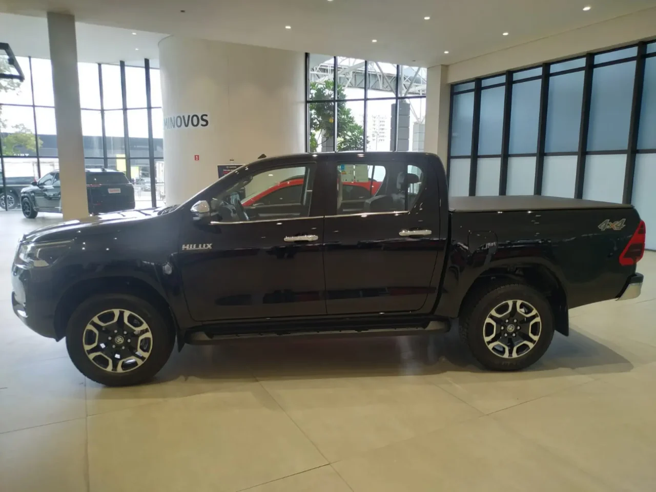 Toyota Hilux 2026 sai por menos que Corolla Cross em oferta especial para CNPJ