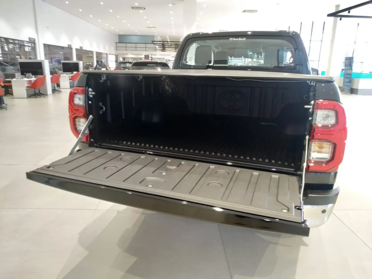 Toyota Hilux 2026 sai por menos que Corolla Cross em oferta especial para CNPJ
