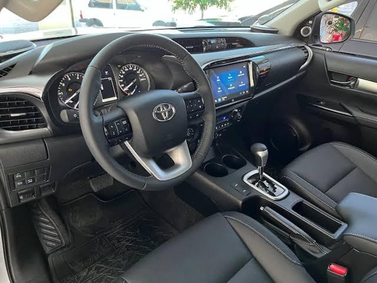 Toyota Hilux Power Pack MT 2026 tem desconto de R$ 62.125 e sai mais barato que Rampage
