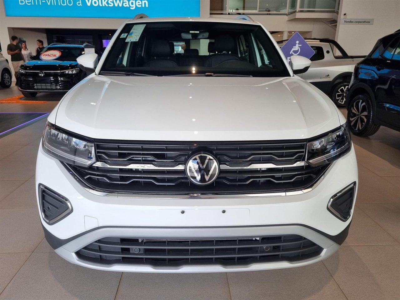 Volkswagen T-Cross Highline 2026 tem desconto de R$ 39.837 e sai mais em conta que HR-V EX