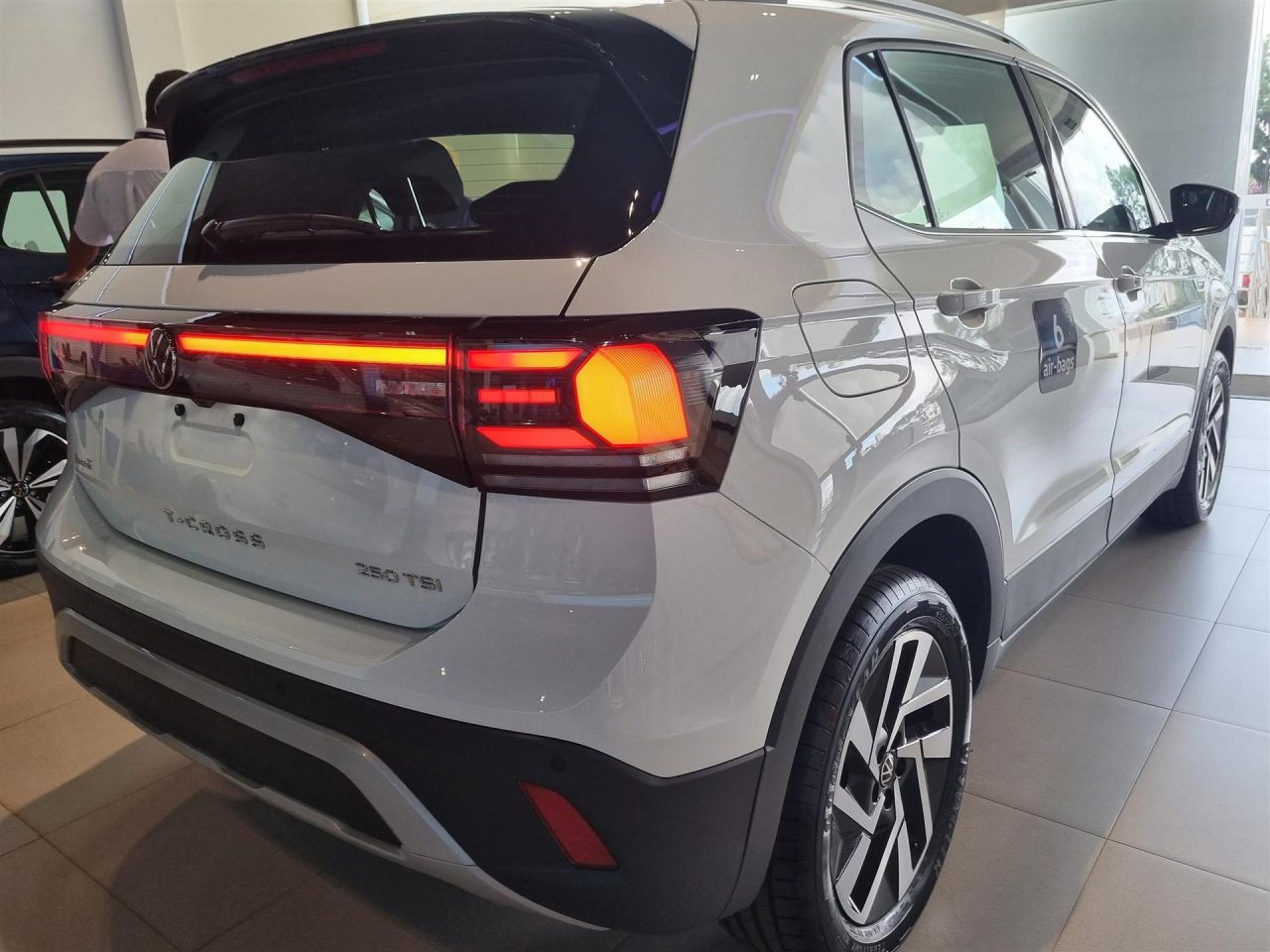 Volkswagen T-Cross Highline 2026 tem desconto de R$ 39.837 e sai mais em conta que HR-V EX
