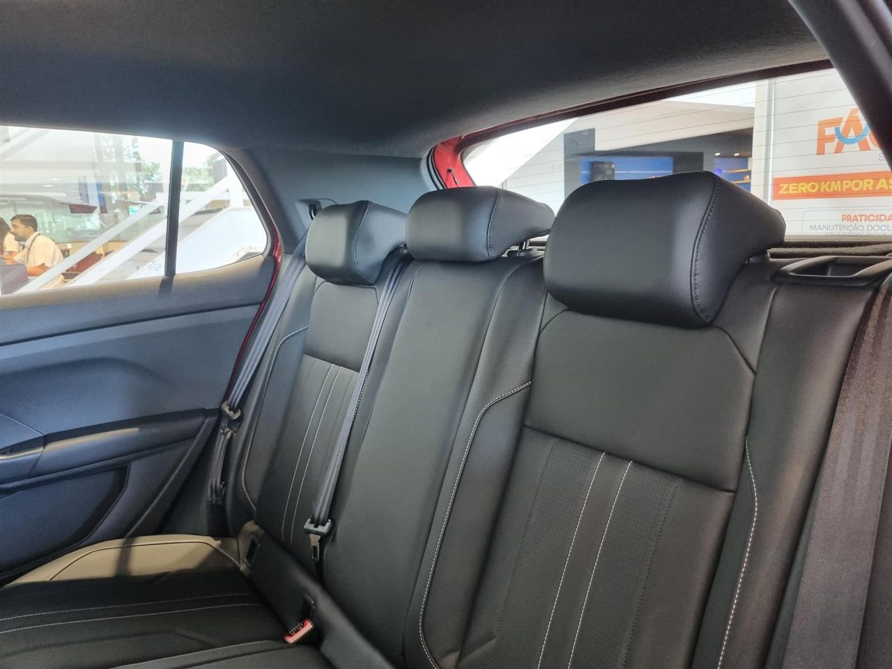 Volkswagen T-Cross Highline 2026 tem desconto de R$ 39.837 e sai mais em conta que HR-V EX