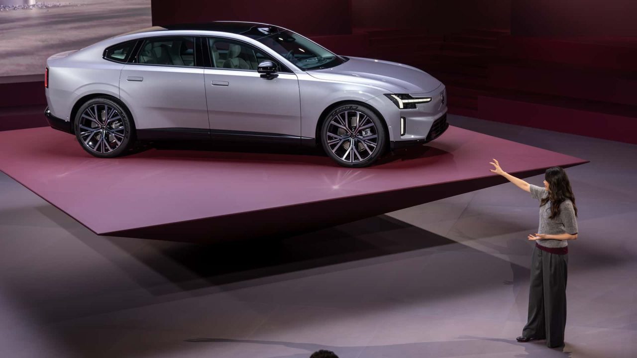 Novo Volvo ES90 desembarca no Brasil no segundo semestre