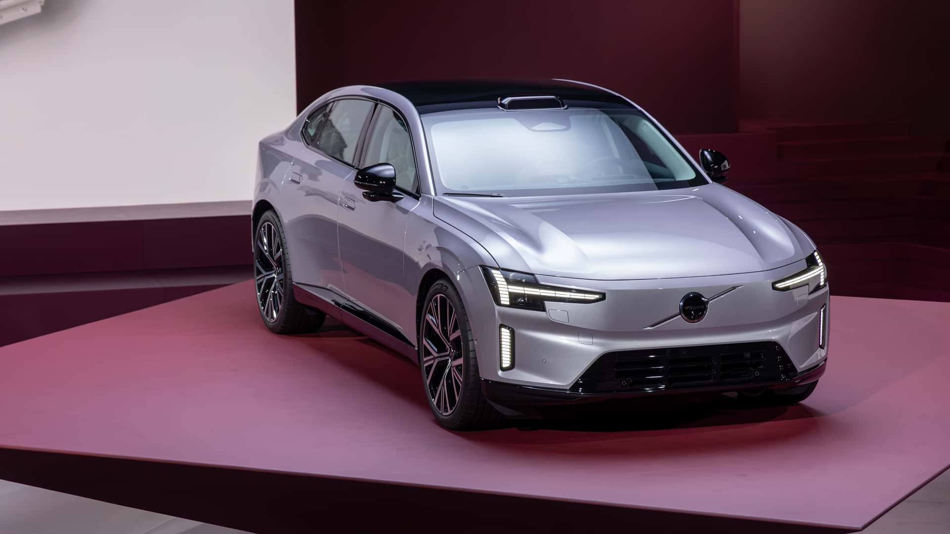 Novo Volvo ES90 desembarca no Brasil no segundo semestre