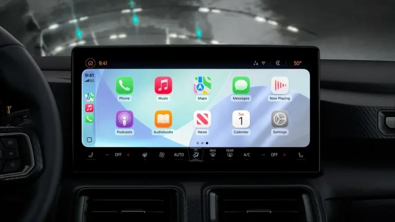 Em 2026, Tesla segue sem Apple CarPlay: entenda o motivo