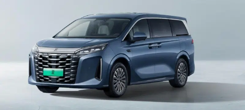 Nova BYD Linghui M9 é revelada com foco no transporte por aplicativo