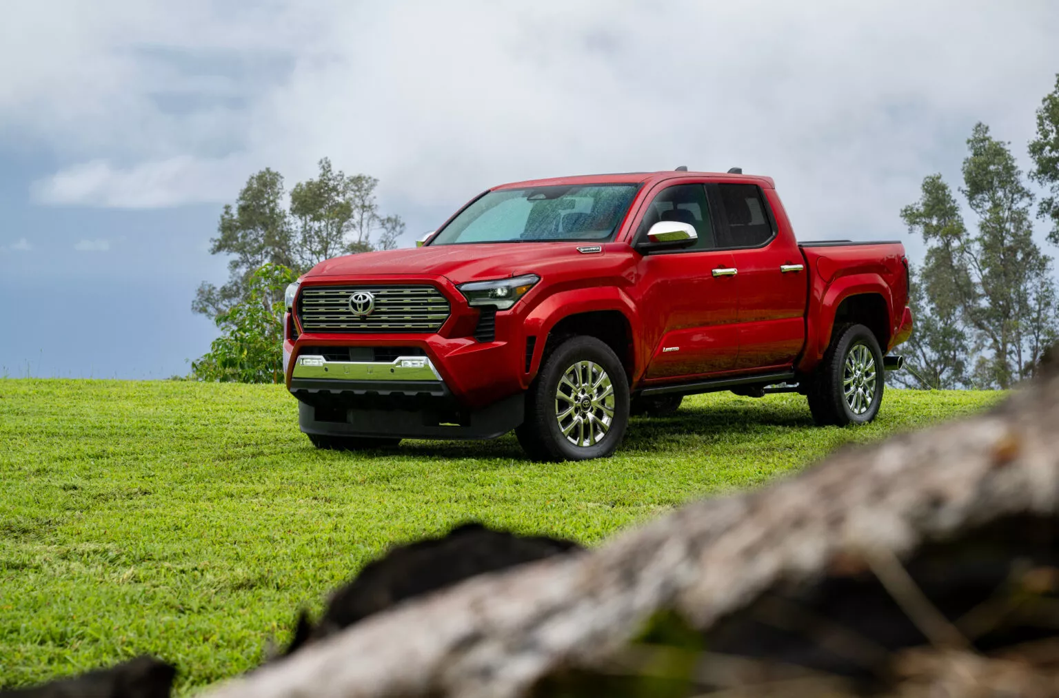 Toyota estuda lançar no Brasil picape maior que Hilux, com base na Tacoma, para competir com Chevrolet Silverado e Ford F-150. Saiba mais!