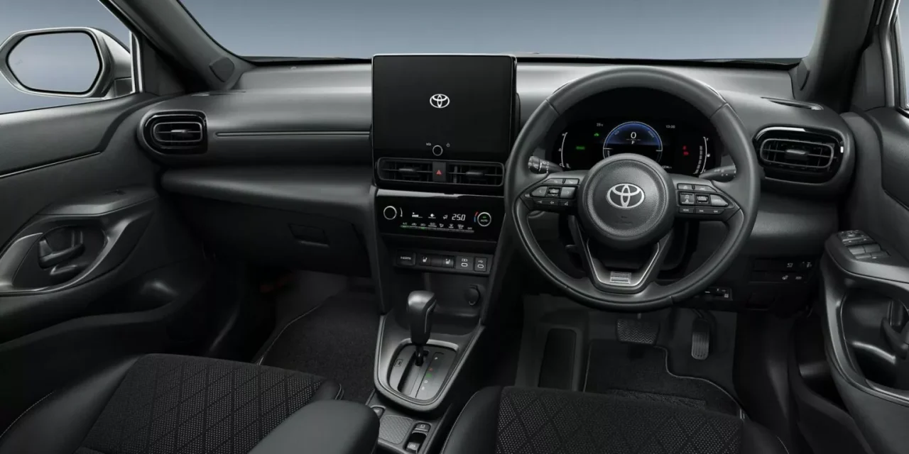 Toyota Yaris e Yaris Cross ganham central multimídia de 10,5 polegadas e novas versões no Japão. Saiba os detalhes da atualização.