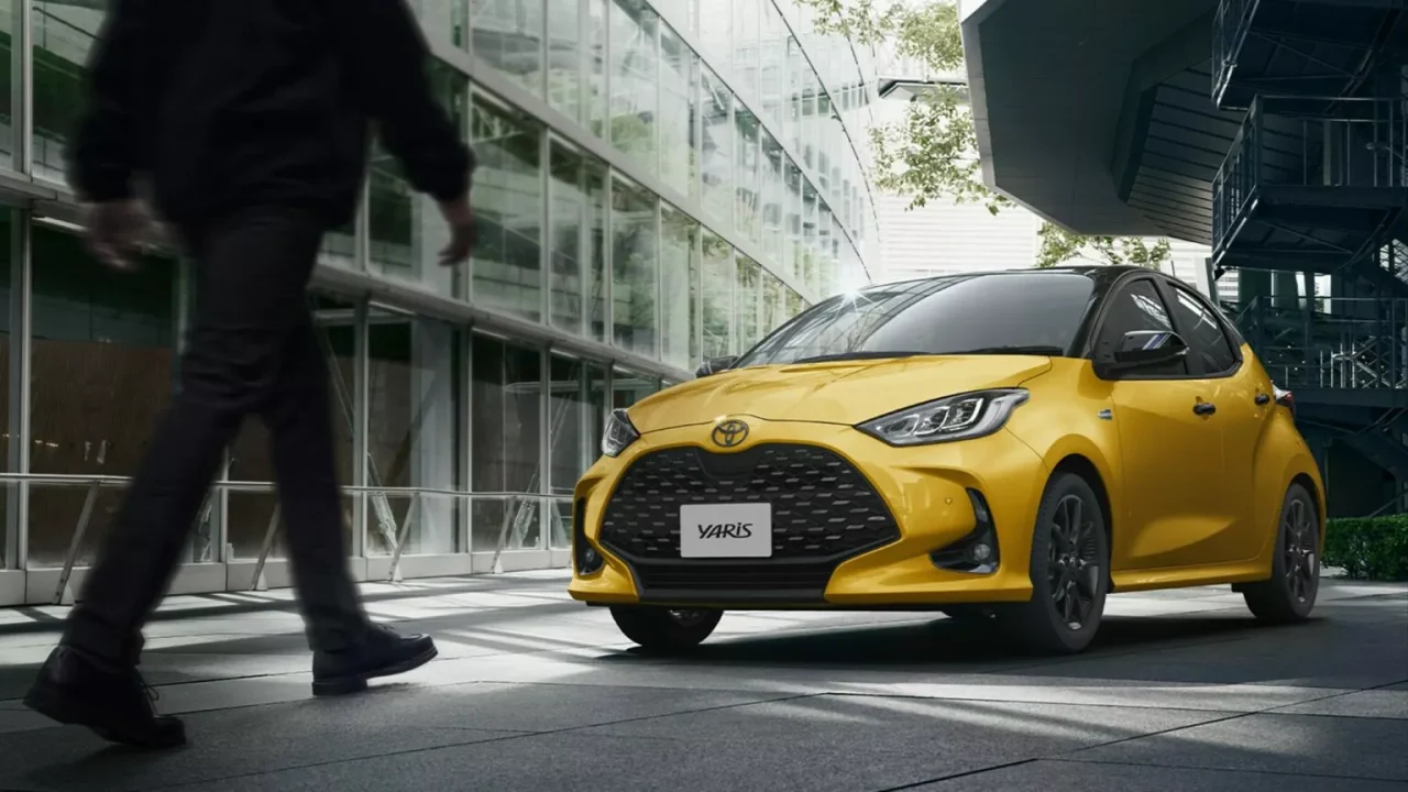 Toyota Yaris e Yaris Cross ganham central multimídia de 10,5 polegadas e novas versões no Japão. Saiba os detalhes da atualização.