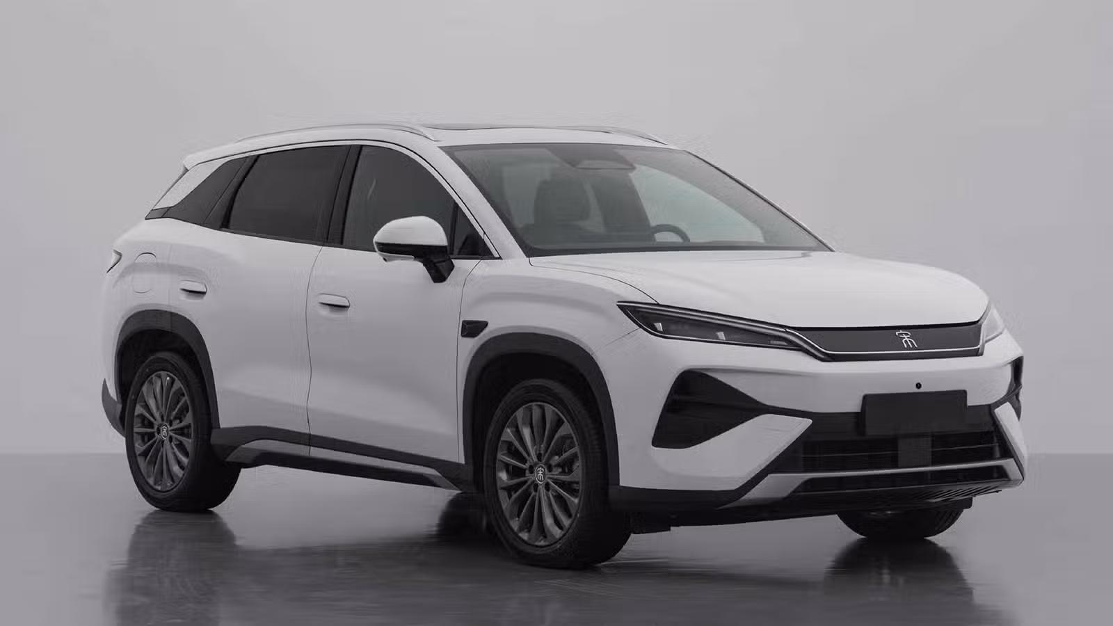 Novo BYD Song Ultra EV estreia em 26 de março com tecnologia de carregamento ultrarrápido