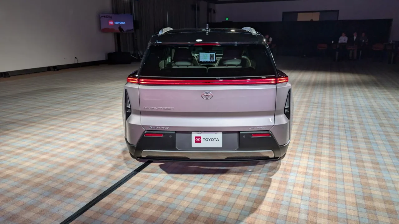Nova geração do Toyota Highlander 2027 chega só na versão elétrica