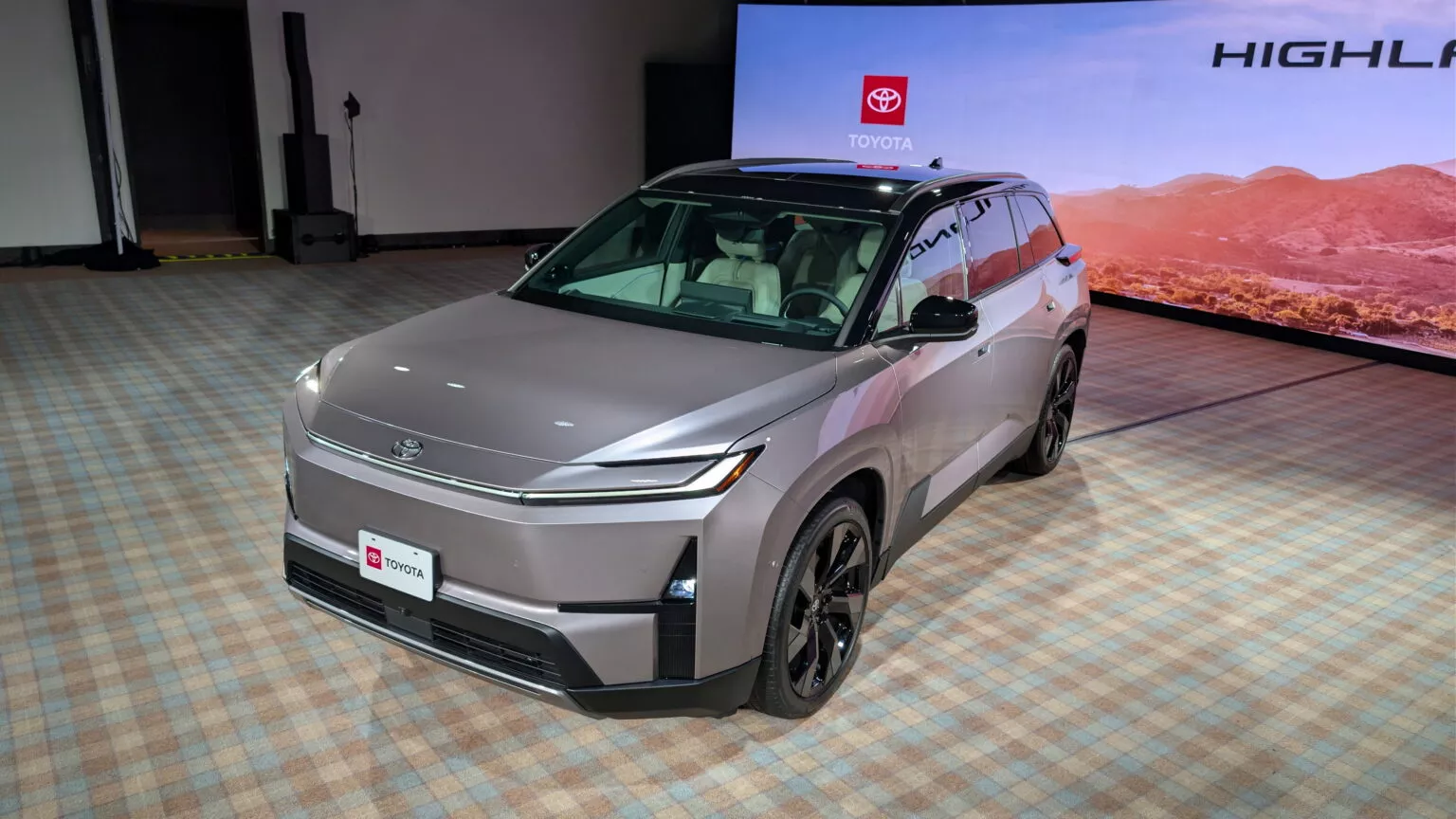 Nova geração do Toyota Highlander 2027 chega só na versão elétrica
