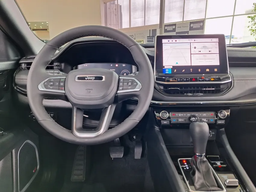 Jeep Compass Blackhawk 2026 fica R$ 32.091 mais barato para CNPJ neste mês
