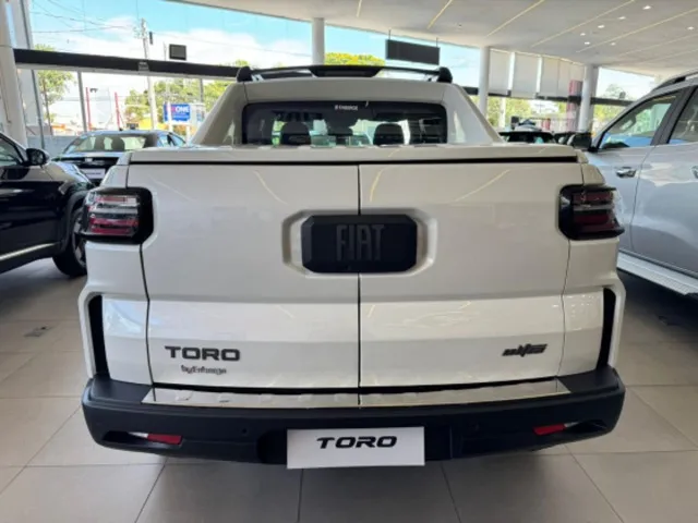 Fiat libera Toro Ultra 2026 com redução de R$ 27.090 para CNPJ em fevereiro