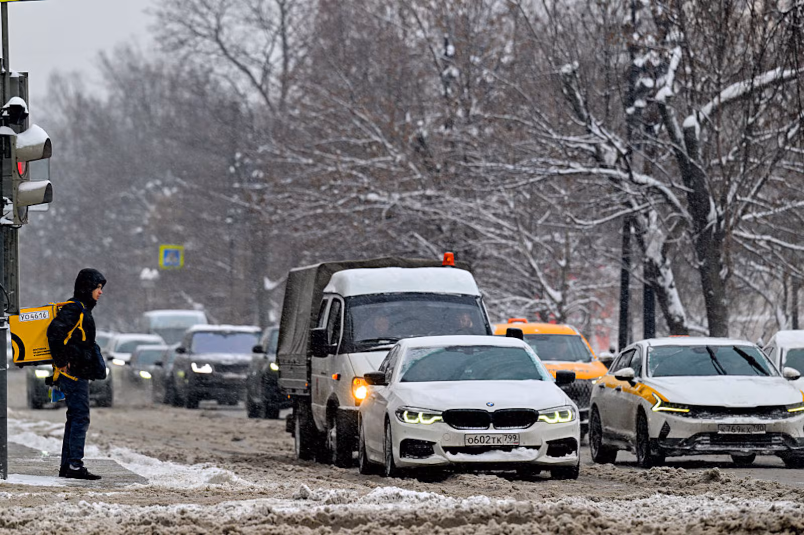 Rússia recebe carros estrangeiros por meio da China em meio a restrições do Ocidente