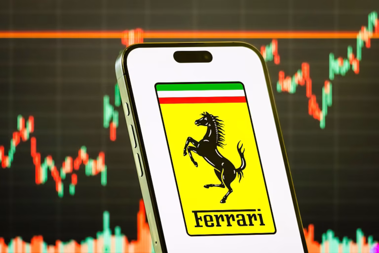 Ferrari supera projeções no quarto trimestre e projeta alta no lucro em 2026