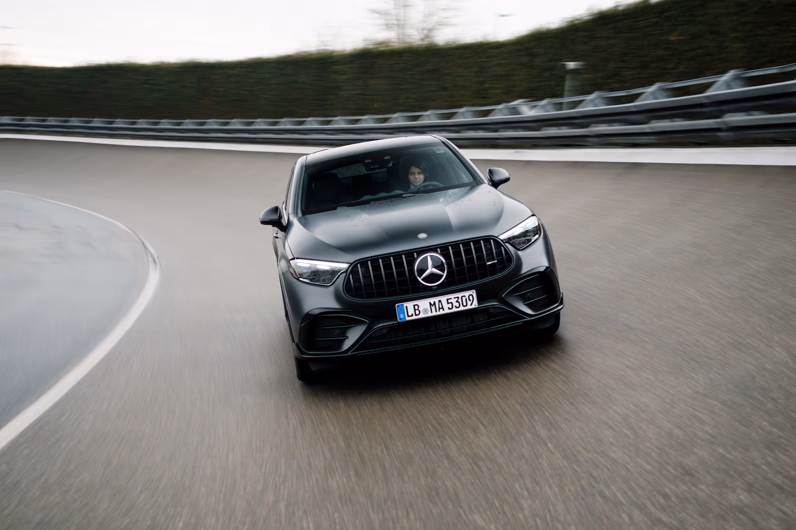 Mercedes-AMG GLC 53 adota seis cilindros eletrificado e entrega 449 cv