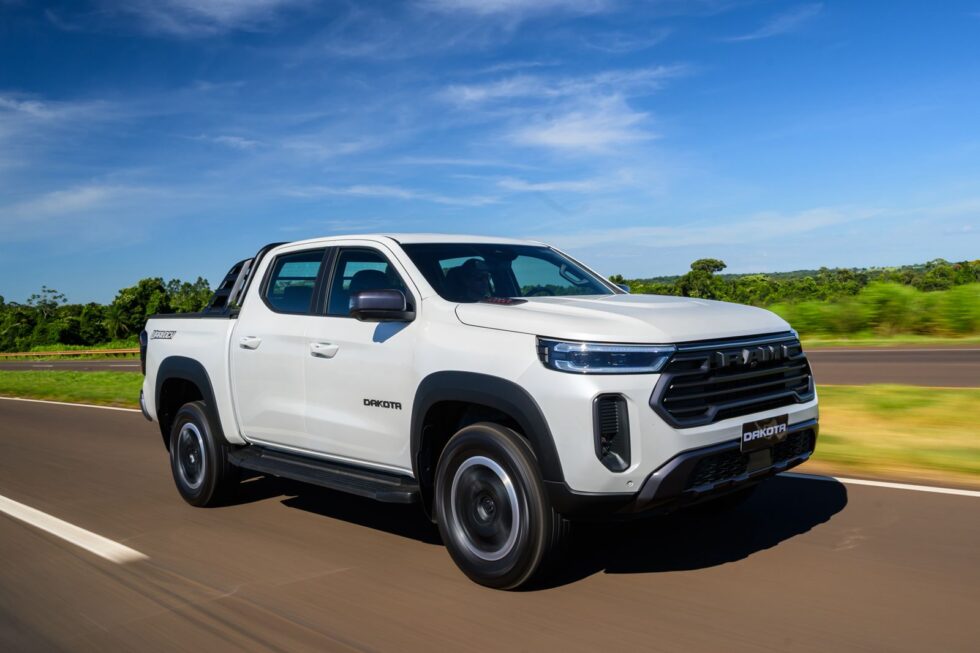 Ram Dakota aposta em versatilidade para disputar espaço com a Toyota Hilux