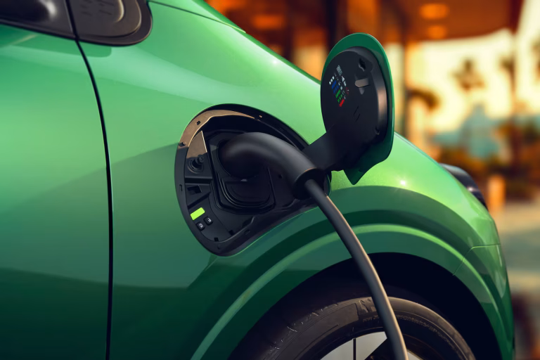 Renault aposta em componentes chineses para motores elétricos feitos na França