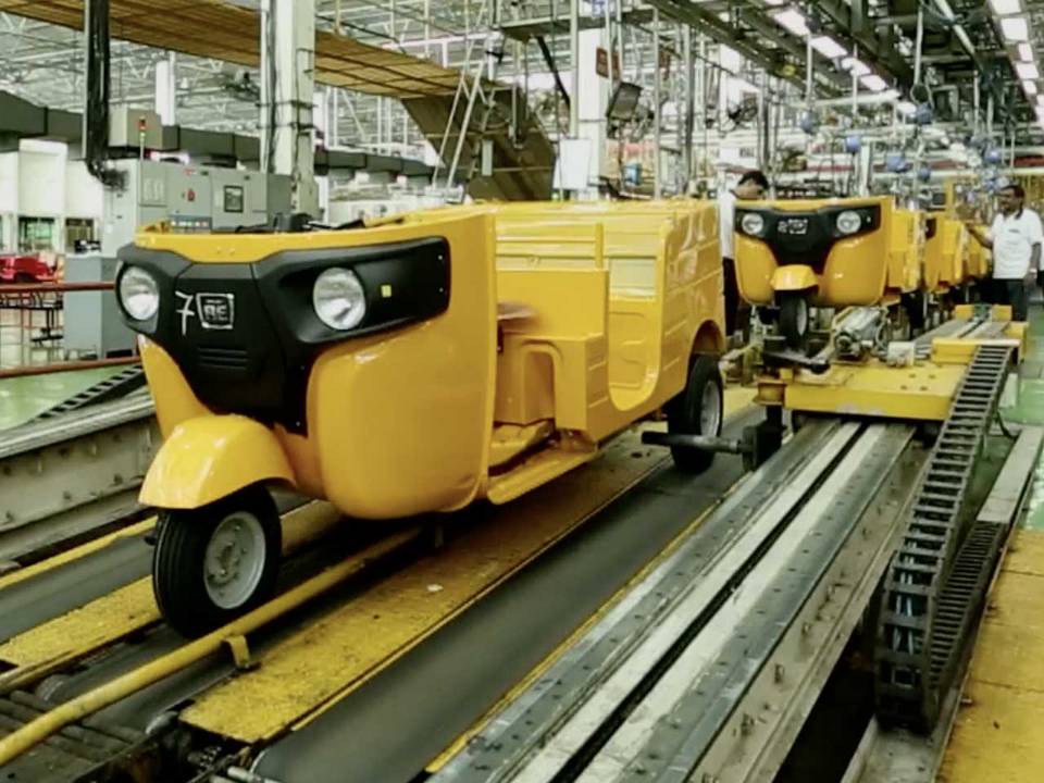 Bajaj bate recorde mundial de vendas e ultrapassa US$ 1,8 bi no trimestre