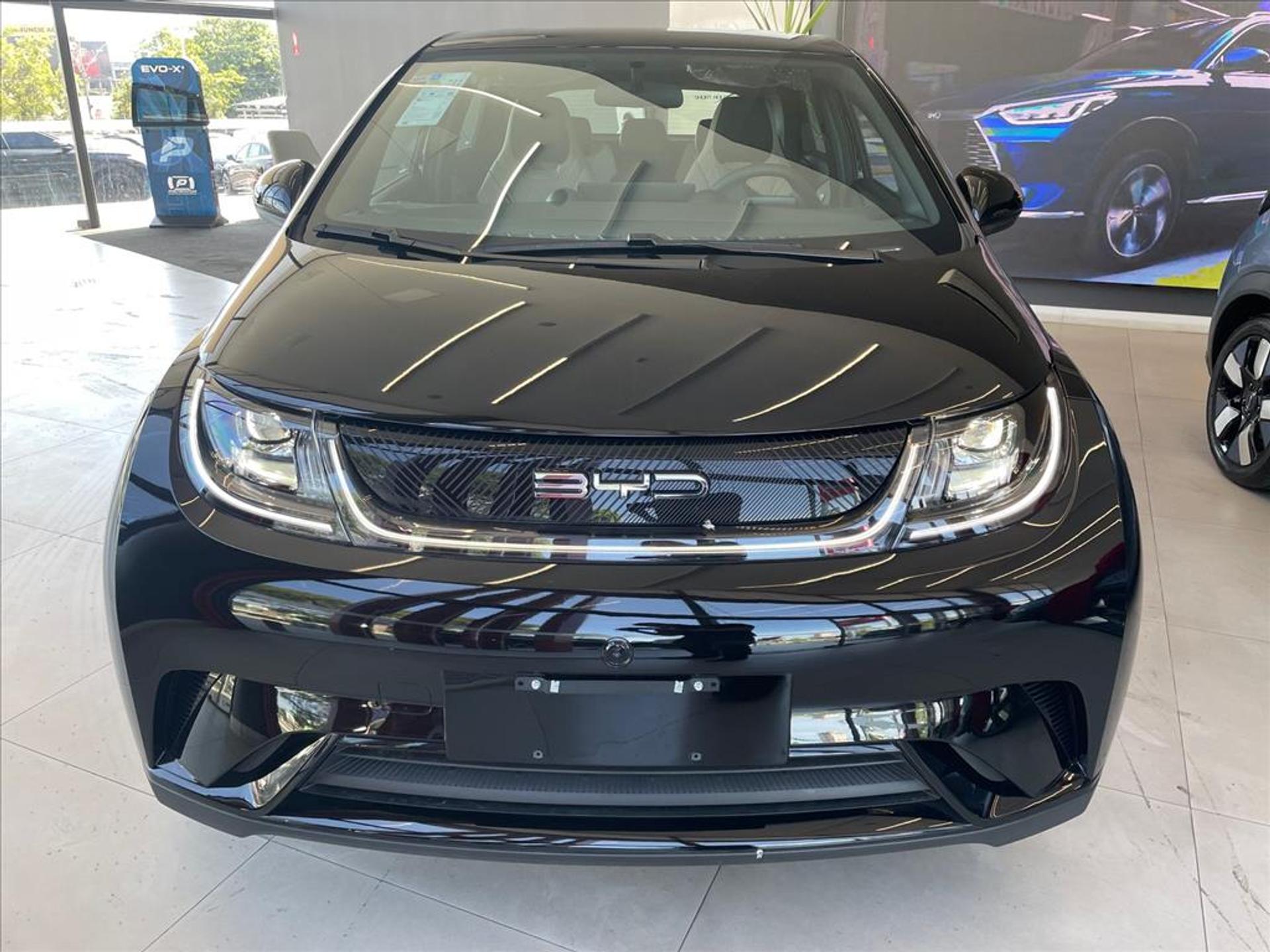 BYD Dolphin lidera ranking dos carros mais desejados no Brasil; confira o top 10