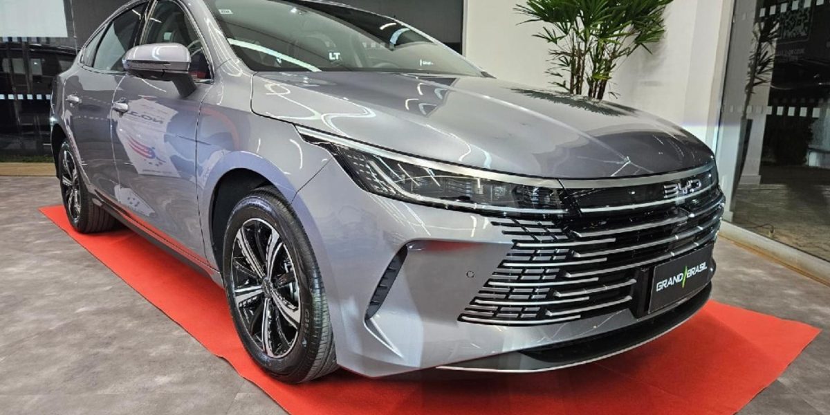 BYD aplica desconto de R$ 25.498,00 no King 2026 para CNPJ