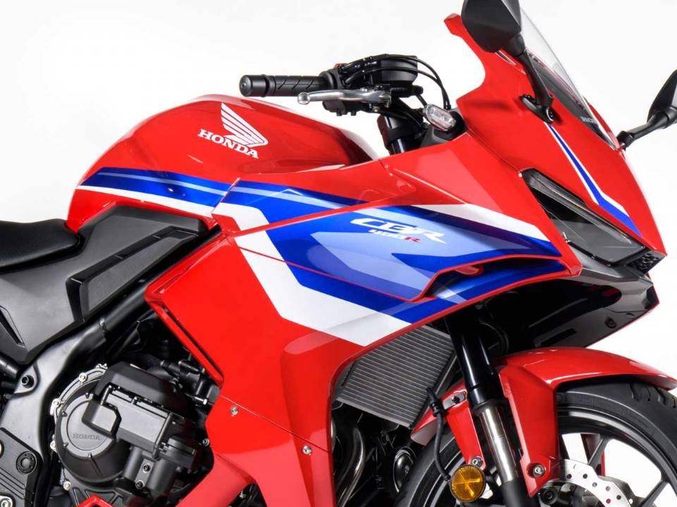 Nova Honda CBR 400R E-Clutch estreia com sistema inovador e visual esportivo