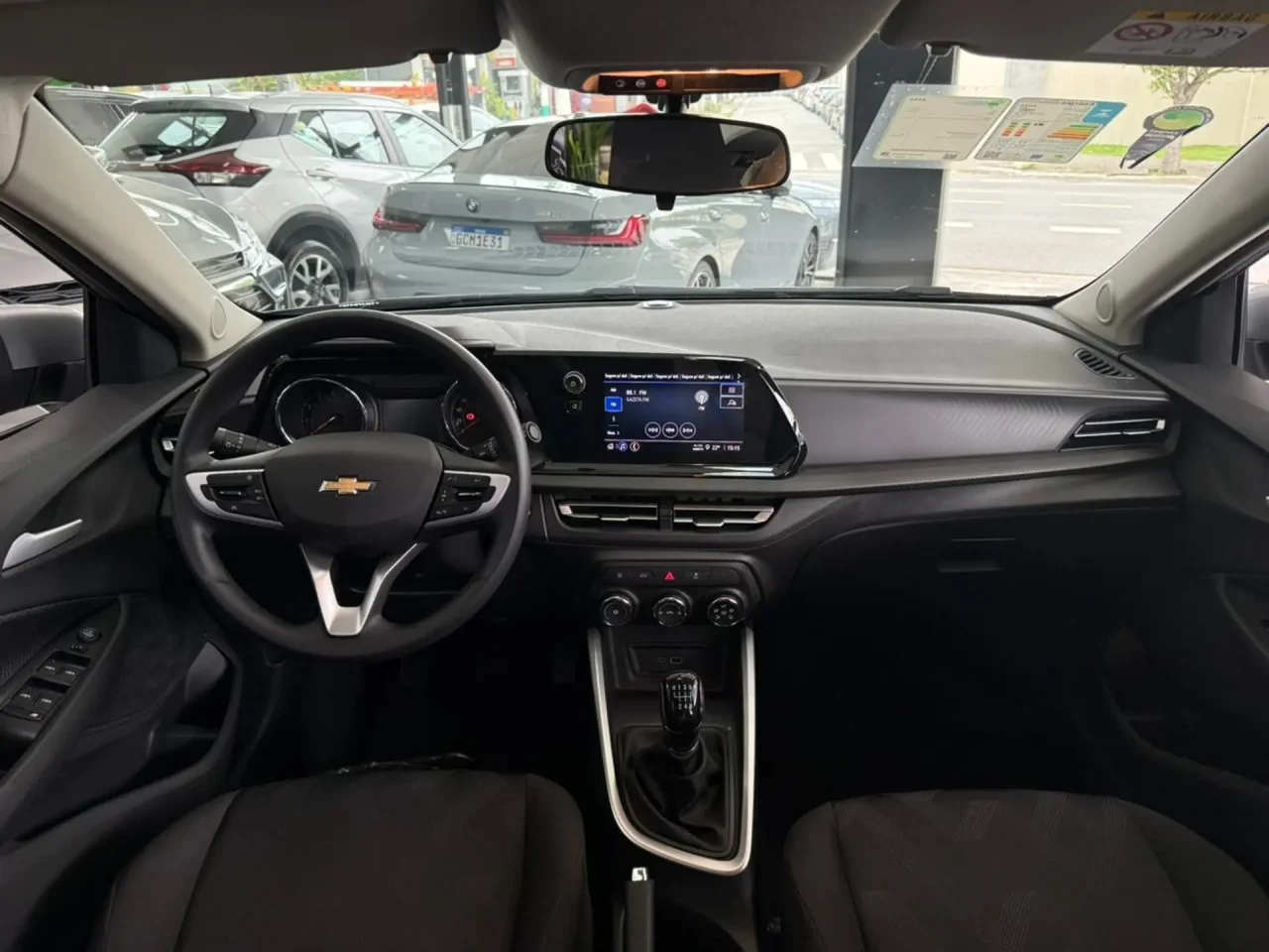 Chevrolet corta R$ 23 mil do Onix Plus AT Turbo 2026 em oferta para PcD