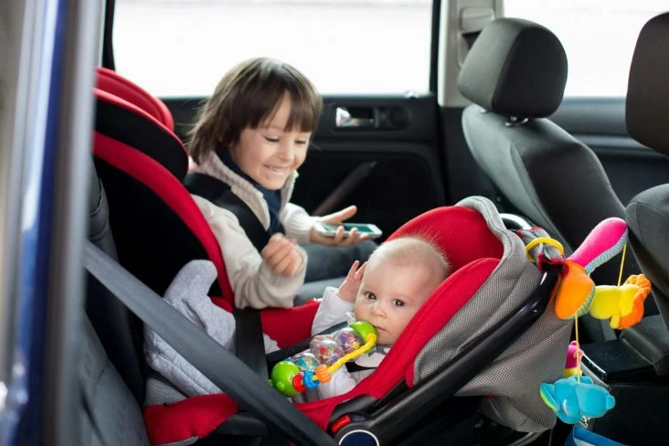 Bebê conforto: veja como colocar do jeito certo e evitar riscos