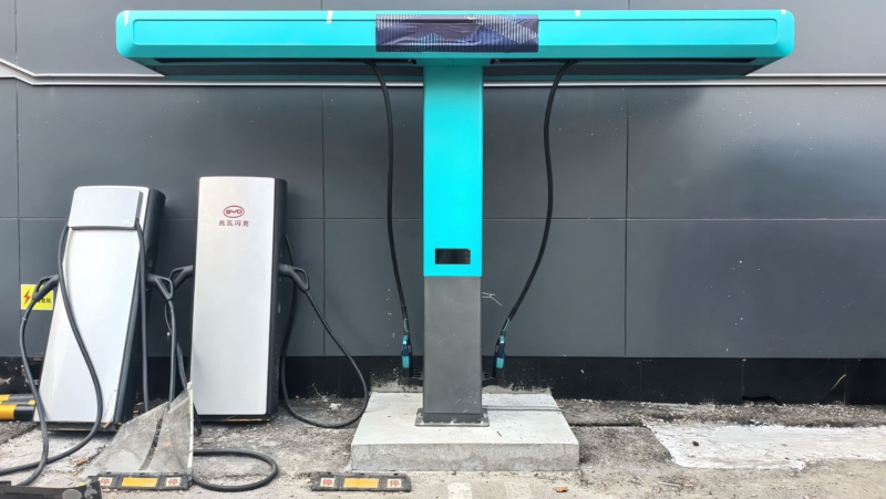 BYD aposta em carregadores flash de 1.360 kW com refrigeração líquida