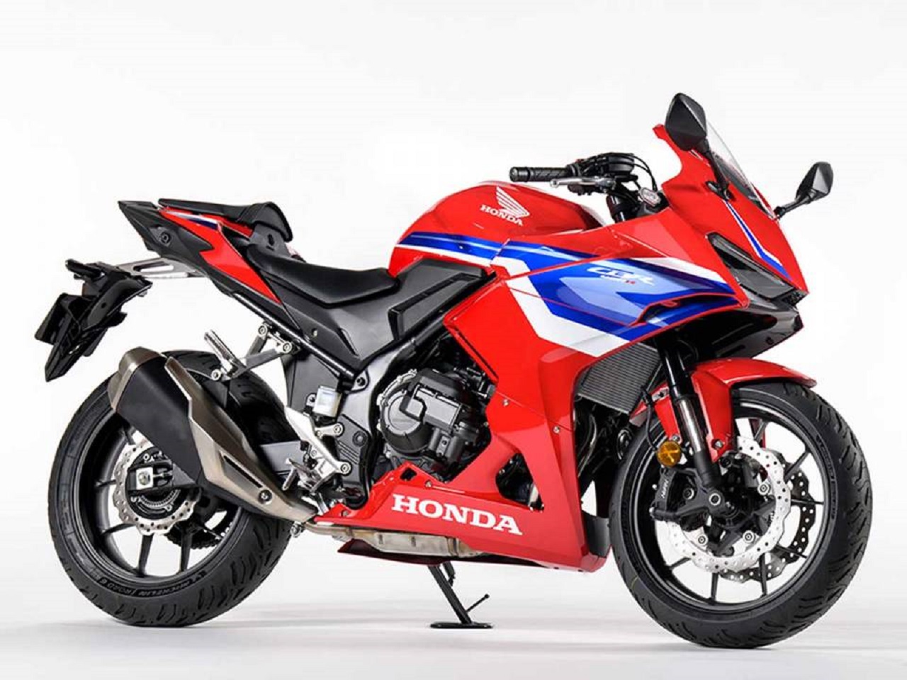 Nova Honda CBR 400R E-Clutch estreia com sistema inovador e visual esportivo