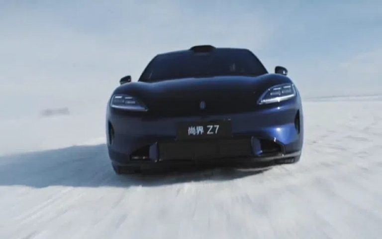 Inspirado no Taycan, Saic Z7 ganha destaque em vídeos de lançamento