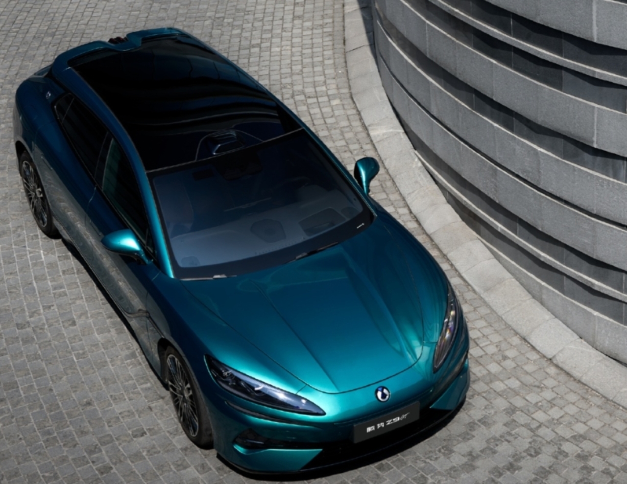 BYD divulga imagens oficiais da nova Denza Z9 GT Wagon com até 1.140 cv