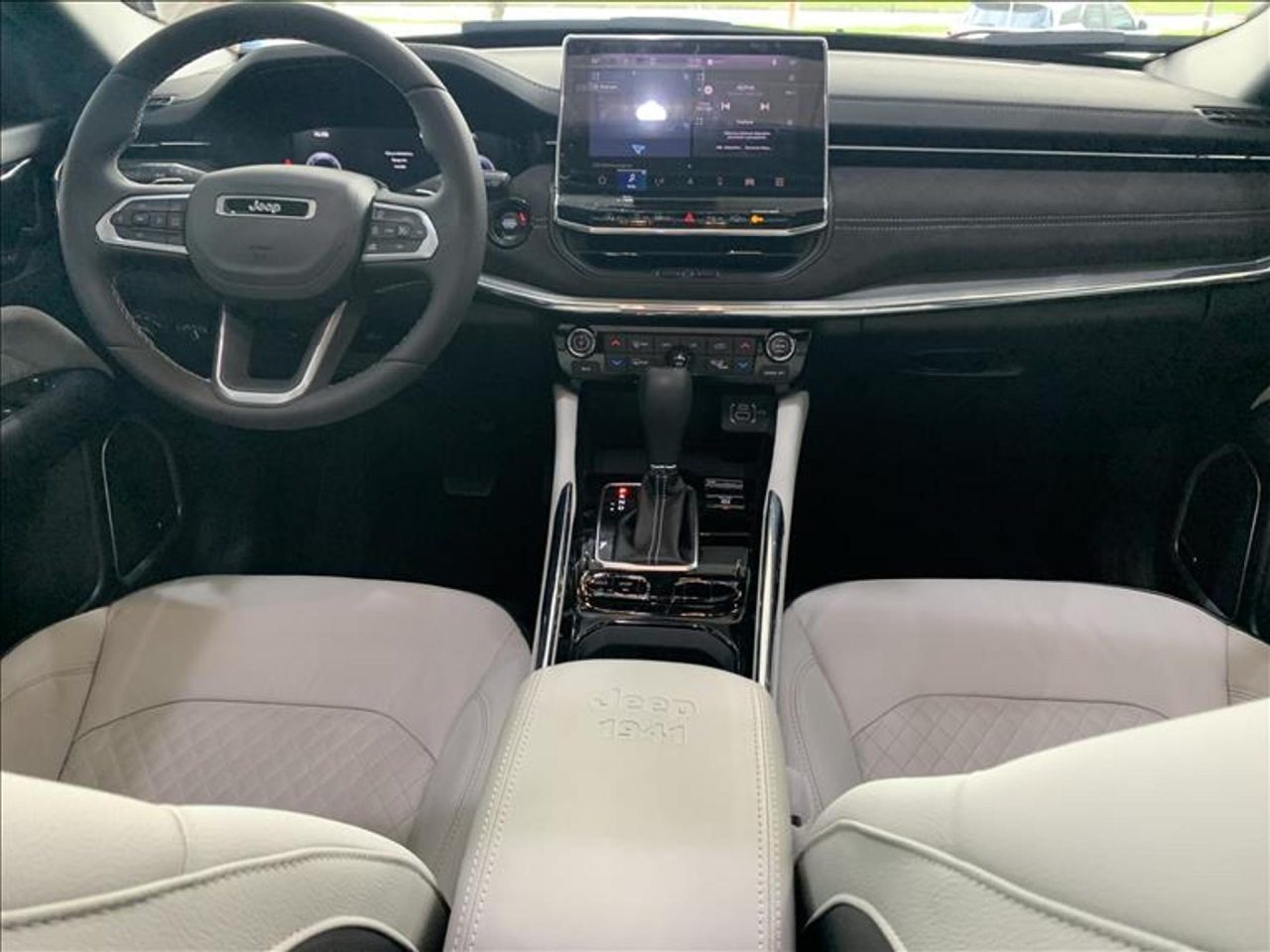 Jeep Commander Overland T270 2026 entra em fevereiro com desconto de R$ 36.201 para CNPJ