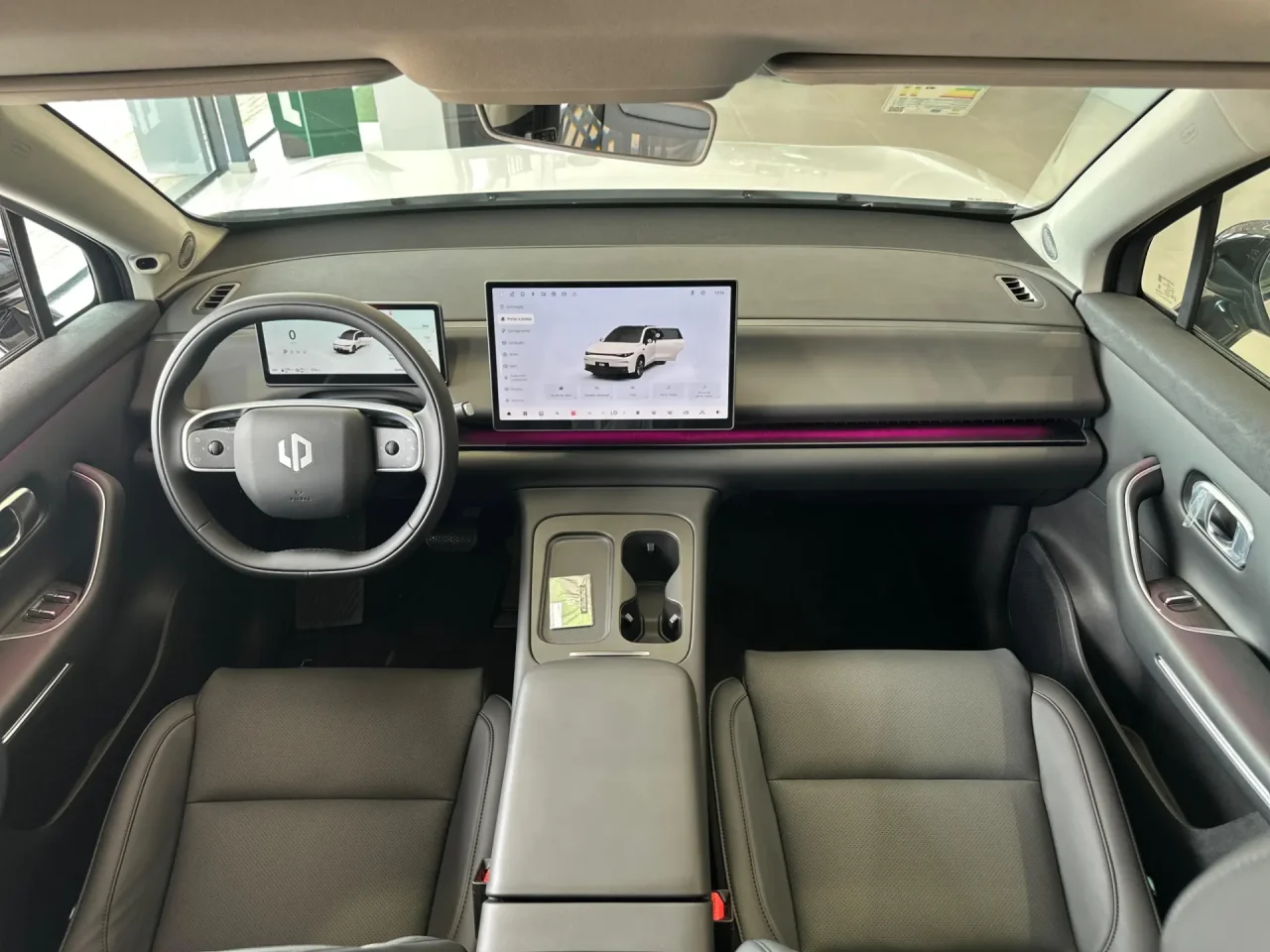 Leapmotor C10 REEV fica até R$ 52,1 mil mais barato para CNPJ e taxistas