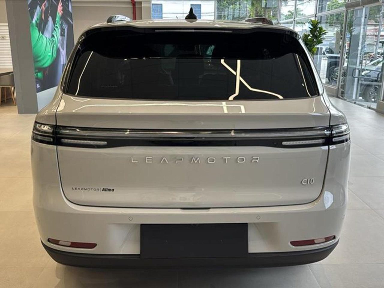 O Leapmotor C10 REEV teve reajuste de R$ 10 mil em fevereiro. Veja os novos preços, versões e como o SUV chinês se posiciona no mercado.