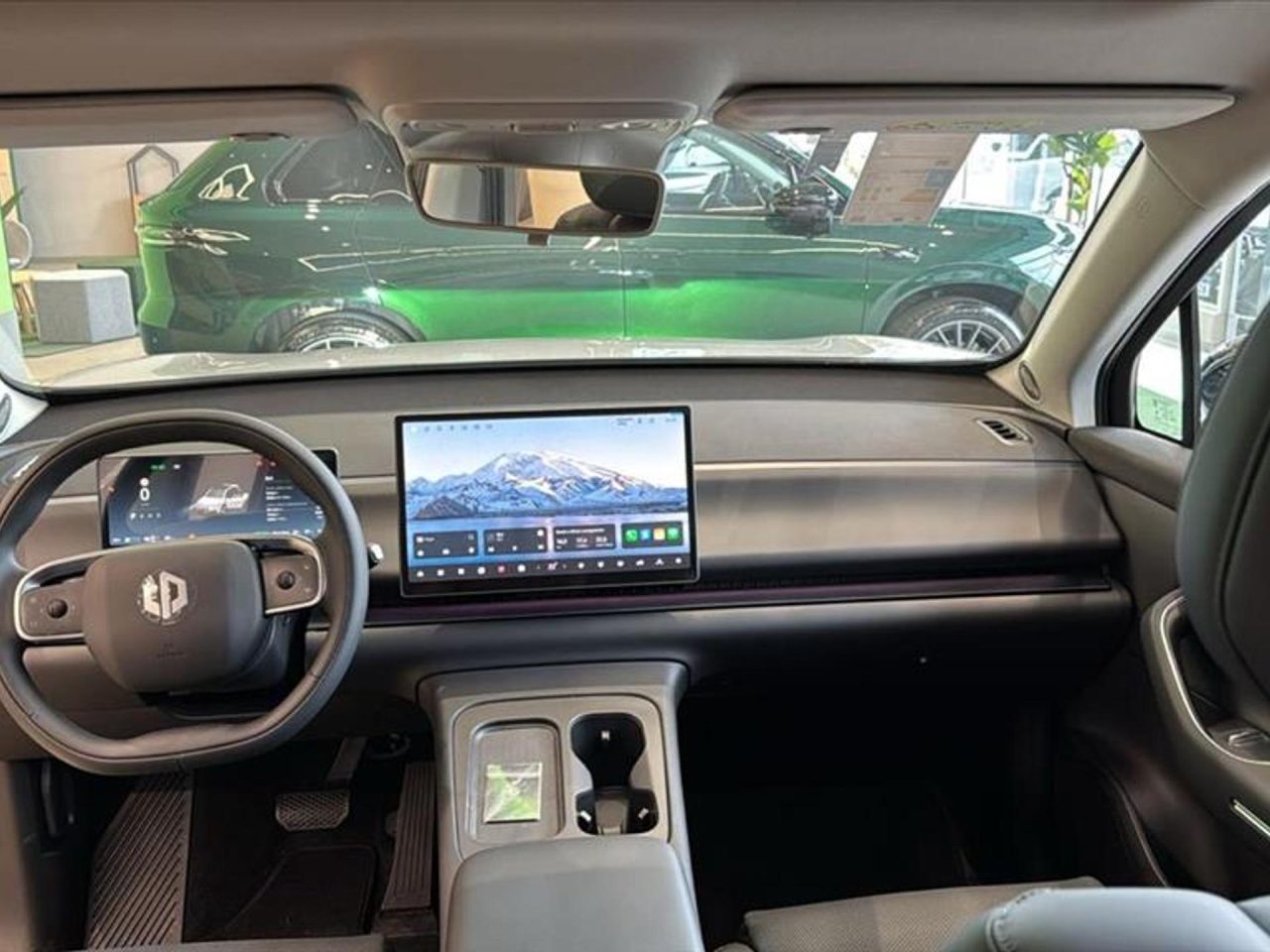 O Leapmotor C10 REEV teve reajuste de R$ 10 mil em fevereiro. Veja os novos preços, versões e como o SUV chinês se posiciona no mercado.