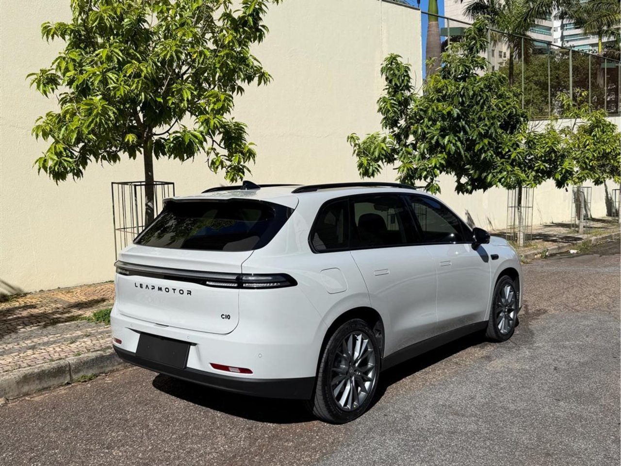 Leapmotor C10 híbrido chega com opção de assinatura a preços a partir de R$ 5 mil