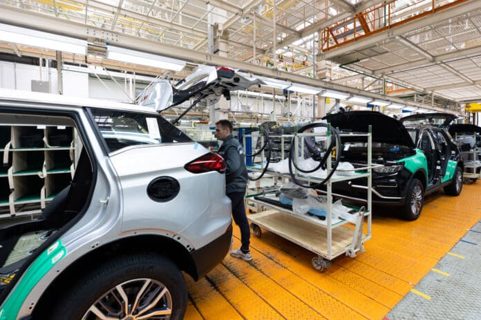 Renault aposta em componentes chineses para motores elétricos feitos na França