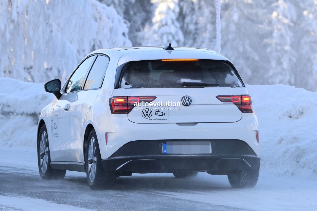 Flagra: Volkswagen Polo elétrico roda em testes e revela novos detalhes