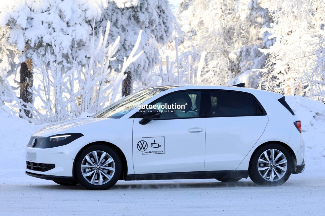 Flagra: Volkswagen Polo elétrico roda em testes e revela novos detalhes